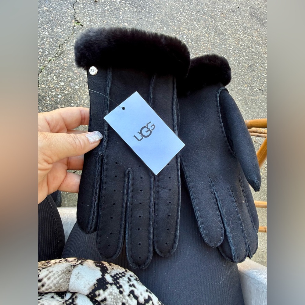 UGG Black Sheepskin Gloves black gloves net - Picture 3 of 8